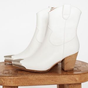 Dakota White Western Boots size 8